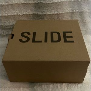 Size 6 men’s YZY slide cream